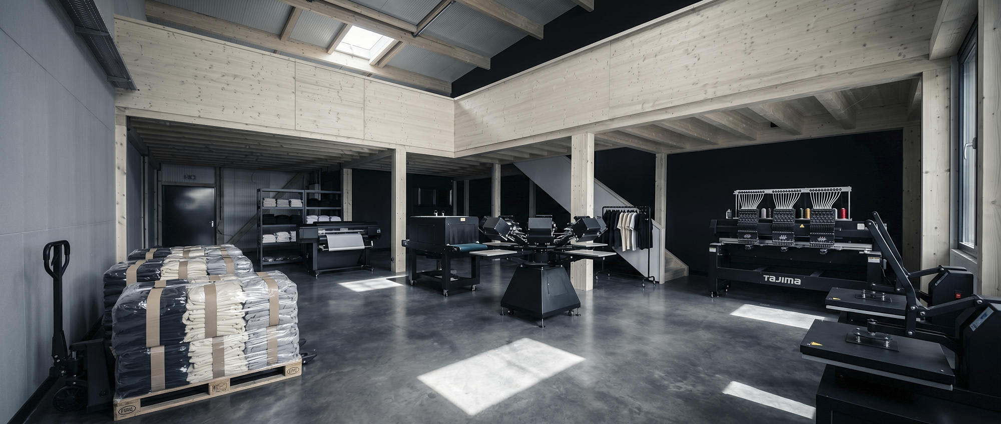 Druckwerkstatt Loft3 — Industrieraum mit Maschinen